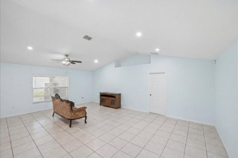 House in Port St. Lucie, Florida 3 bedrooms, 186.64 sq.m. № 2083600 - photo 4