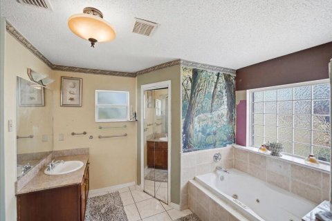 House in Port St. Lucie, Florida 3 bedrooms, 186.64 sq.m. № 2083600 - photo 13