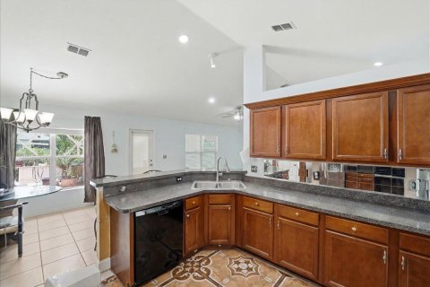 House in Port St. Lucie, Florida 3 bedrooms, 186.64 sq.m. № 2083600 - photo 17