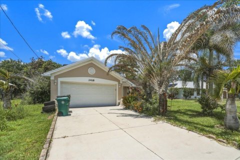 House in Port St. Lucie, Florida 3 bedrooms, 186.64 sq.m. № 2083600 - photo 2