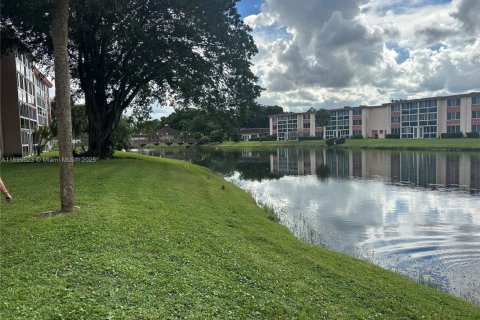 Condominio en venta en Sunrise, Florida, 1 dormitorio, 80.82 m2 № 1951624 - foto 17