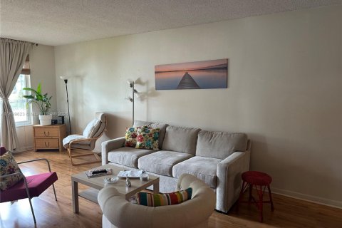 Condominio en venta en Sunrise, Florida, 1 dormitorio, 80.82 m2 № 1951624 - foto 20