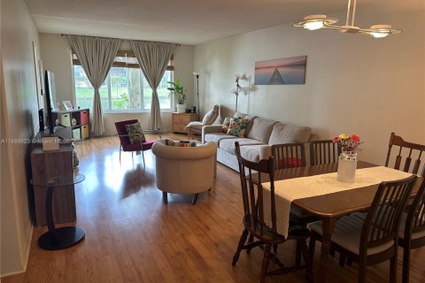 Condominio en venta en Sunrise, Florida, 1 dormitorio, 80.82 m2 № 1951624 - foto 19