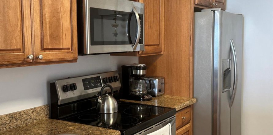 Condominio en Hutchinson Island South, Florida, 1 dormitorio № 740110
