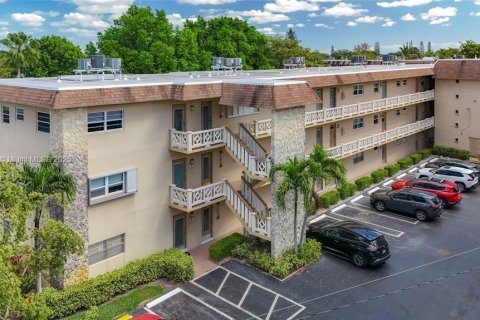 Condominio en venta en Lauderdale Lakes, Florida, 2 dormitorios, 87.7 m2 № 1940995 - foto 4