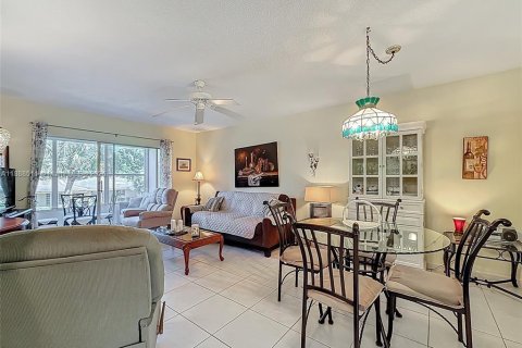 Condominio en venta en Lauderdale Lakes, Florida, 2 dormitorios, 87.7 m2 № 1940995 - foto 20