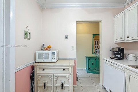 Condominio en venta en Lauderdale Lakes, Florida, 2 dormitorios, 87.7 m2 № 1940995 - foto 18