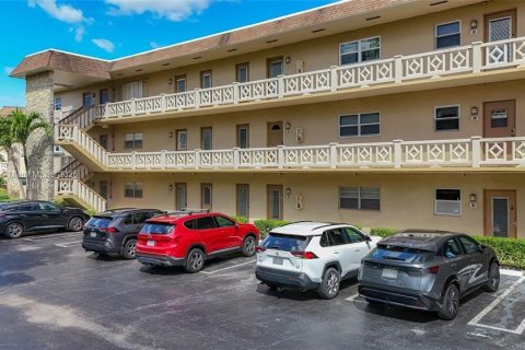 Condominio en venta en Lauderdale Lakes, Florida, 2 dormitorios, 87.7 m2 № 1940995 - foto 7