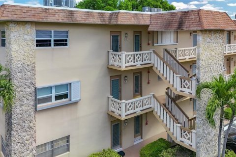 Condominio en venta en Lauderdale Lakes, Florida, 2 dormitorios, 87.7 m2 № 1940995 - foto 5