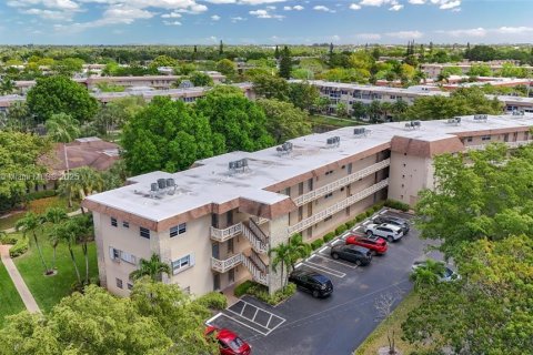 Condominio en venta en Lauderdale Lakes, Florida, 2 dormitorios, 87.7 m2 № 1940995 - foto 3