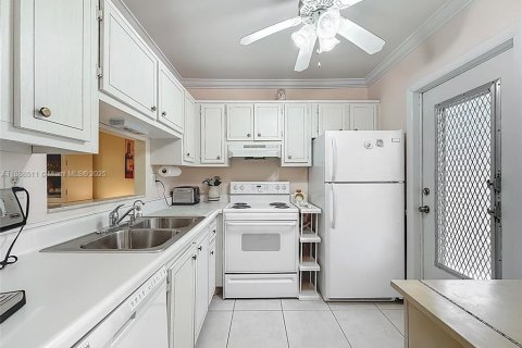 Condominio en venta en Lauderdale Lakes, Florida, 2 dormitorios, 87.7 m2 № 1940995 - foto 13