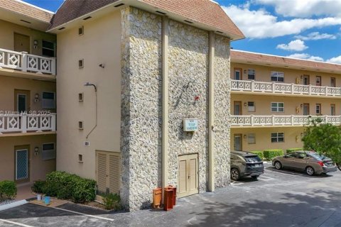 Condominio en venta en Lauderdale Lakes, Florida, 2 dormitorios, 87.7 m2 № 1940995 - foto 6