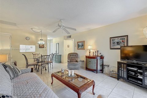 Condominio en venta en Lauderdale Lakes, Florida, 2 dormitorios, 87.7 m2 № 1940995 - foto 26