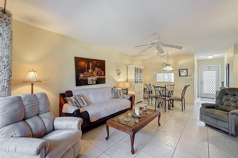 Condominio en venta en Lauderdale Lakes, Florida, 2 dormitorios, 87.7 m2 № 1940995 - foto 28