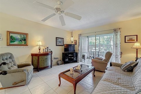 Condominio en venta en Lauderdale Lakes, Florida, 2 dormitorios, 87.7 m2 № 1940995 - foto 25