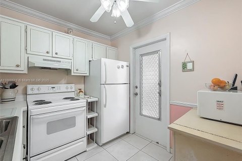 Condominio en venta en Lauderdale Lakes, Florida, 2 dormitorios, 87.7 m2 № 1940995 - foto 15