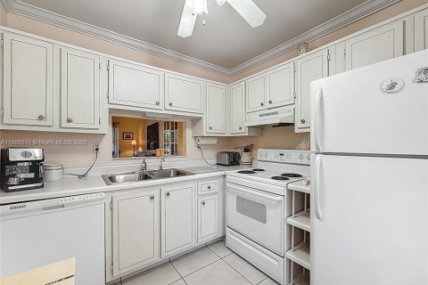 Condominio en venta en Lauderdale Lakes, Florida, 2 dormitorios, 87.7 m2 № 1940995 - foto 16