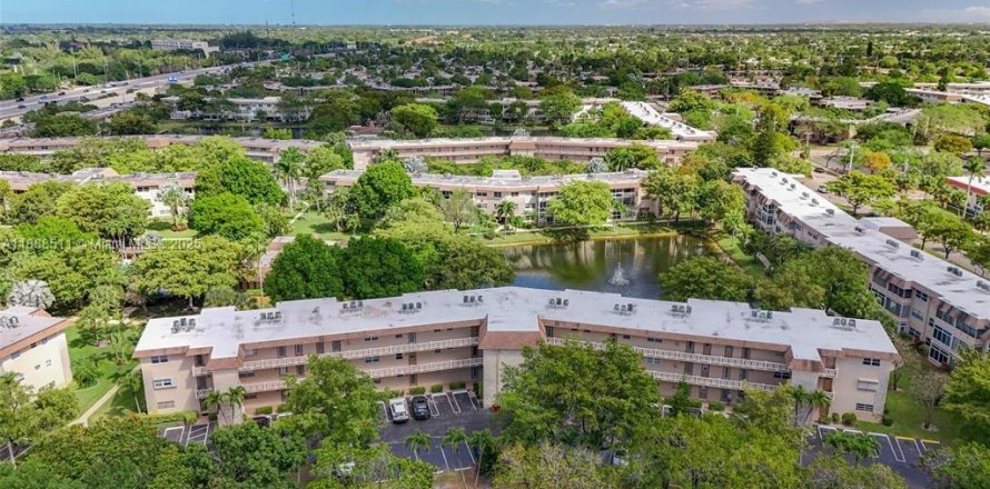 Condominio en Lauderdale Lakes, Florida, 2 dormitorios № 1940995