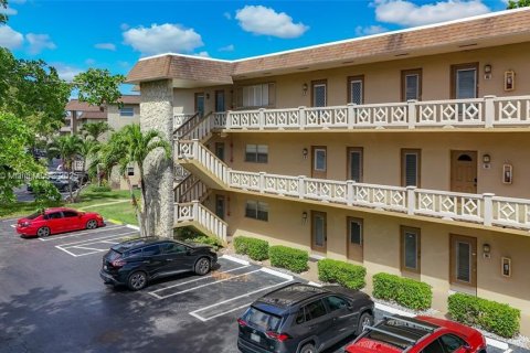 Condominio en venta en Lauderdale Lakes, Florida, 2 dormitorios, 87.7 m2 № 1940995 - foto 8