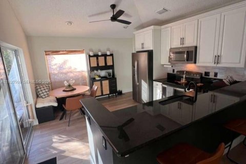 Villa ou maison à louer à Palm City, Floride: 2 chambres, 139.73 m2 № 1988853 - photo 8