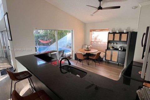 Villa ou maison à louer à Palm City, Floride: 2 chambres, 139.73 m2 № 1988853 - photo 7