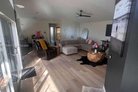 Villa ou maison à louer à Palm City, Floride: 2 chambres, 139.73 m2 № 1988853 - photo 4