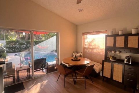 Villa ou maison à louer à Palm City, Floride: 2 chambres, 139.73 m2 № 1988853 - photo 6