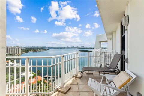 Condo in Miami, Florida, 2 bedrooms  № 1700300 - photo 6