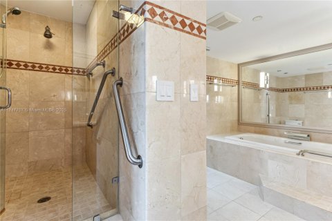 Condo in Miami, Florida, 2 bedrooms  № 1700300 - photo 24