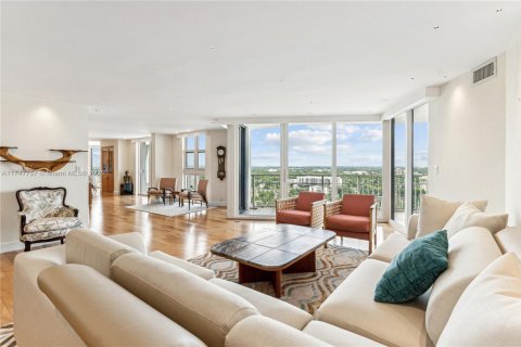 Condo in Miami, Florida, 2 bedrooms  № 1700300 - photo 9