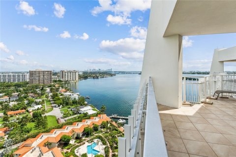 Condo in Miami, Florida, 2 bedrooms  № 1700300 - photo 5