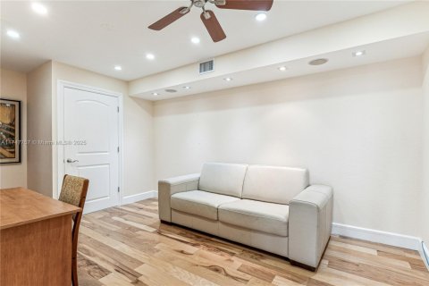Condo in Miami, Florida, 2 bedrooms  № 1700300 - photo 18