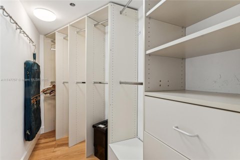 Condo in Miami, Florida, 2 bedrooms  № 1700300 - photo 27