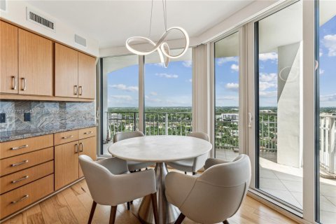Condo in Miami, Florida, 2 bedrooms  № 1700300 - photo 14