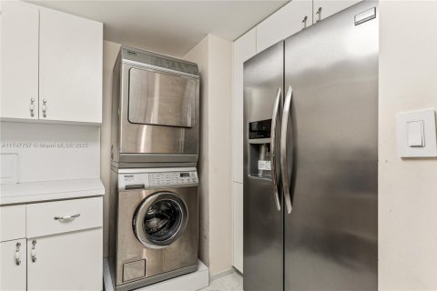 Condo in Miami, Florida, 2 bedrooms  № 1700300 - photo 20