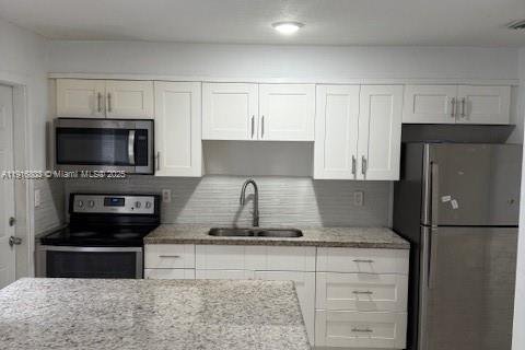 House in Hollywood, Florida 2 bedrooms, 174.93 sq.m. № 1972789