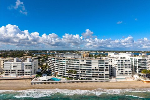 Condo in South Palm Beach, Florida, 2 bedrooms № 2004449