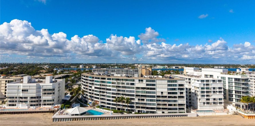 Кондоминиум с 3 комнатами в Саут-Палм-Бич, Флорида № 2004449