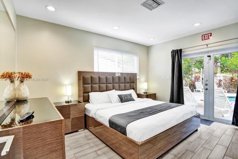 House in Hollywood, Florida 4 bedrooms, 145.86 sq.m. № 1706864 - photo 14