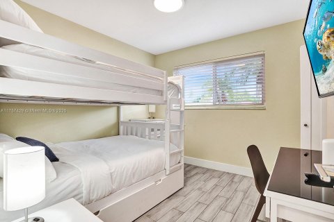House in Hollywood, Florida 4 bedrooms, 145.86 sq.m. № 1706864 - photo 26