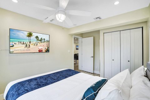 House in Hollywood, Florida 4 bedrooms, 145.86 sq.m. № 1706864 - photo 21