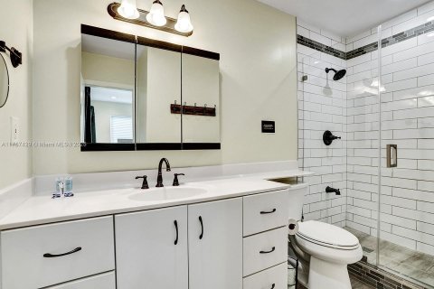 House in Hollywood, Florida 4 bedrooms, 145.86 sq.m. № 1706864 - photo 16