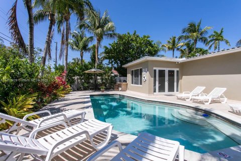 House in Hollywood, Florida 4 bedrooms, 145.86 sq.m. № 1706864 - photo 1