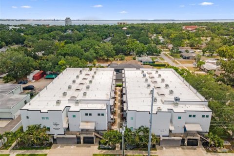 Condo in Tampa, Florida, 2 bedrooms  № 1782444 - photo 1
