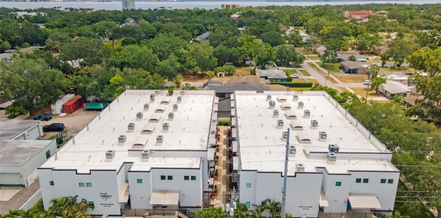 Condo in Tampa, Florida, 2 bedrooms № 1782444
