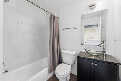 Condo in Tampa, Florida, 2 bedrooms  № 1782444 - photo 22