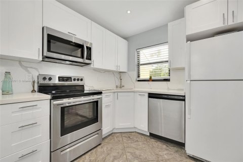 Condo in Coconut Creek, Florida, 2 bedrooms  № 1713082 - photo 4