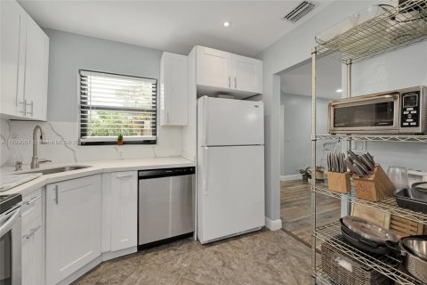 Condo in Coconut Creek, Florida, 2 bedrooms  № 1713082 - photo 5