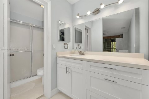 Condo in Coconut Creek, Florida, 2 bedrooms  № 1713082 - photo 17