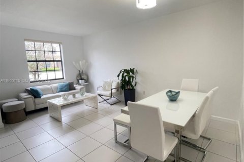 Снять в аренду таунхаус в Хомстед, Флорида 3 спальни, 141.58м2, № 2020186 - фото 6